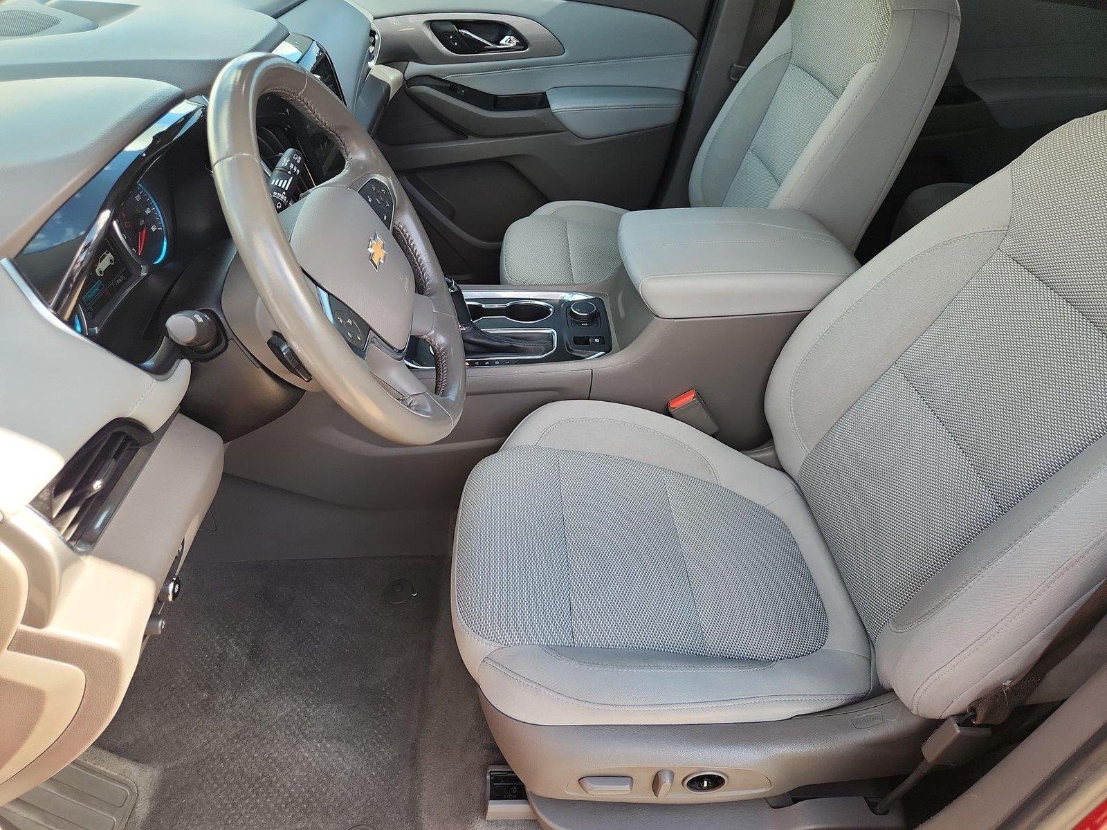 Used 2018 Chevrolet Traverse LT FWD image 18