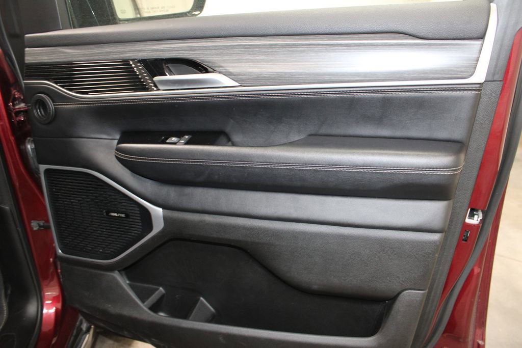 Used 2024 Jeep Wagoneer Series III AWD/4WD image 29