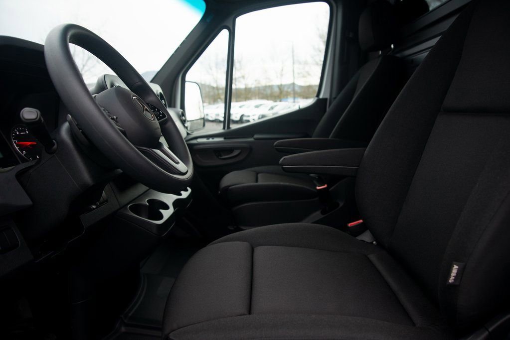 Used 2024 Mercedes-Benz Sprinter 3500 image 29