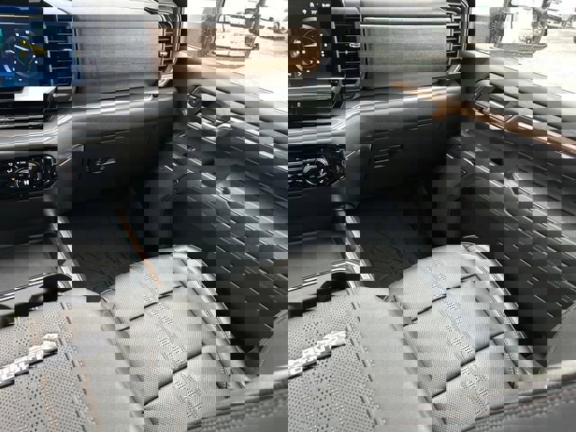 Used 2024 Chevrolet Silverado 2500 High Country w/ High Country Premium Package AWD/4WD image 15