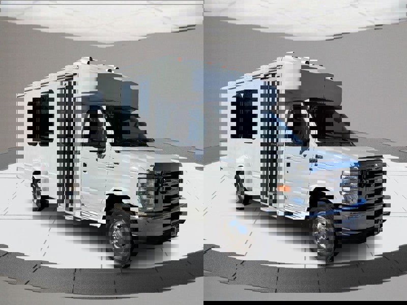 Used 2016 Ford E-350 and Econoline 350 Super Duty image 2