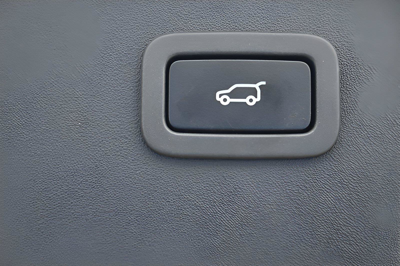 Used 2019 Jaguar E-PACE S AWD/4WD image 17