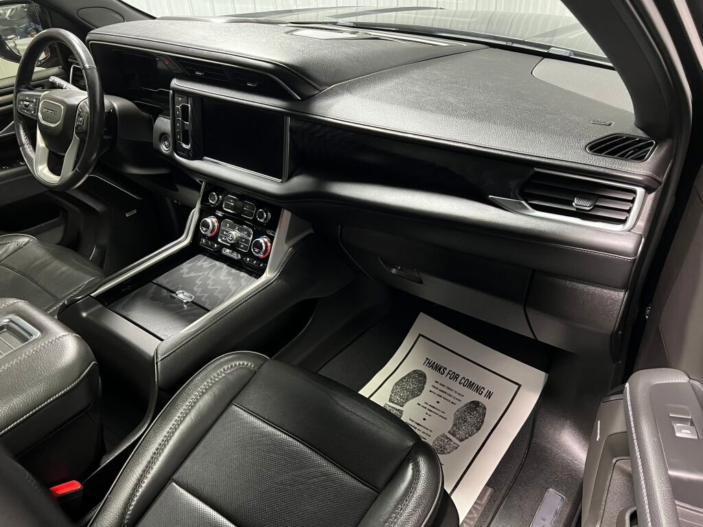 Used 2022 GMC Yukon Denali w/ Denali Premium Package image 3