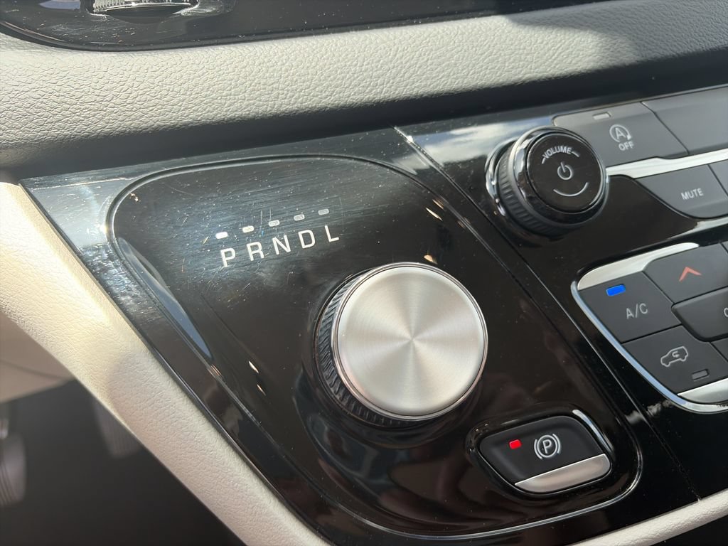 Used 2023 Chrysler Voyager LX FWD image 30