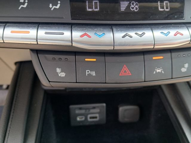 Used 2020 Cadillac XT4 Premium Luxury w/ Cold Weather Package FWD image 23