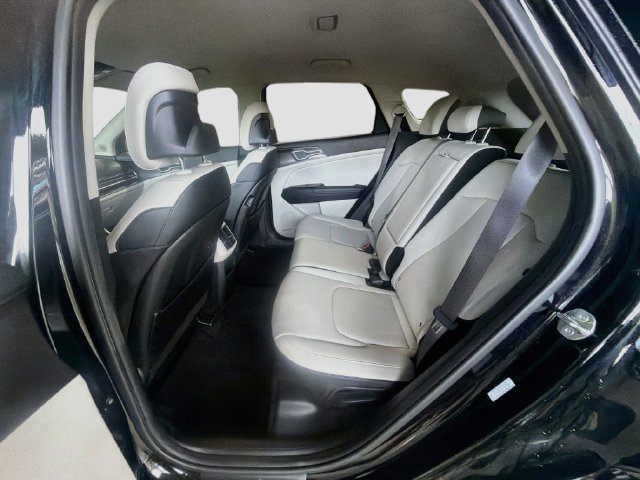 Used 2025 Kia Sportage EX FWD image 25