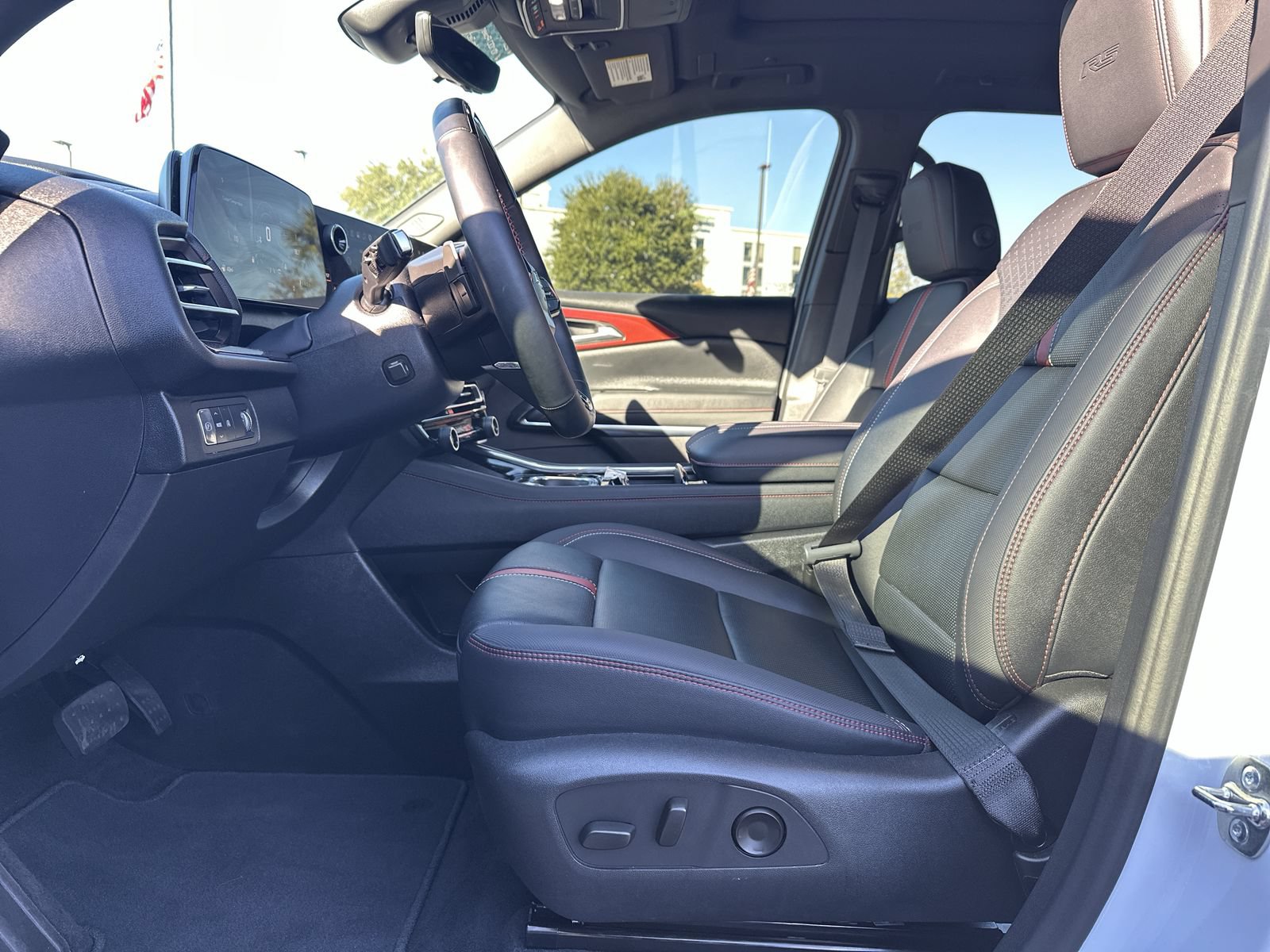 Used 2026 Chevrolet Traverse RS FWD image 16