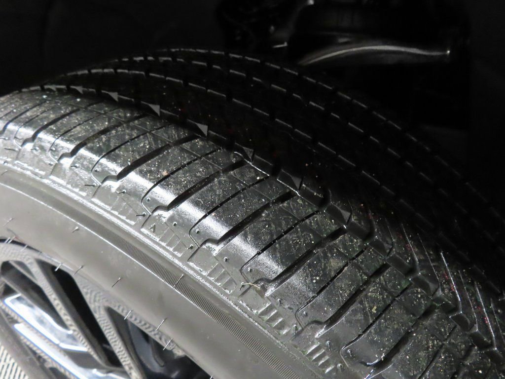 Used 2025 Chevrolet Suburban Premier AWD/4WD image 7