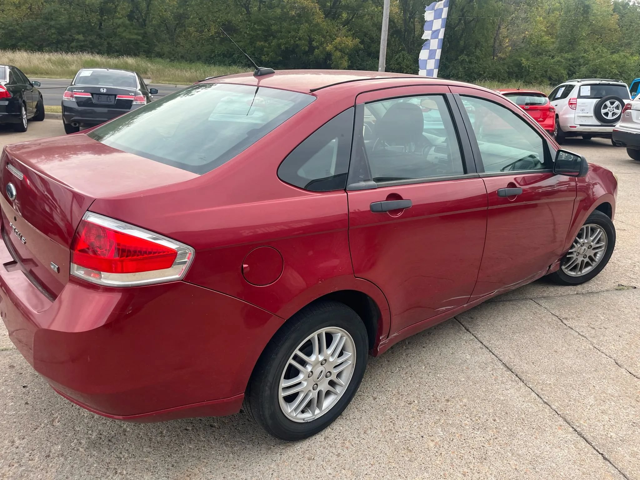 Used 2009 Ford Focus SE FWD image 8