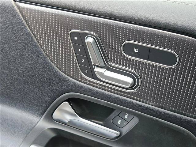 Used 2020 Mercedes-Benz GLB 250 4MATIC image 9