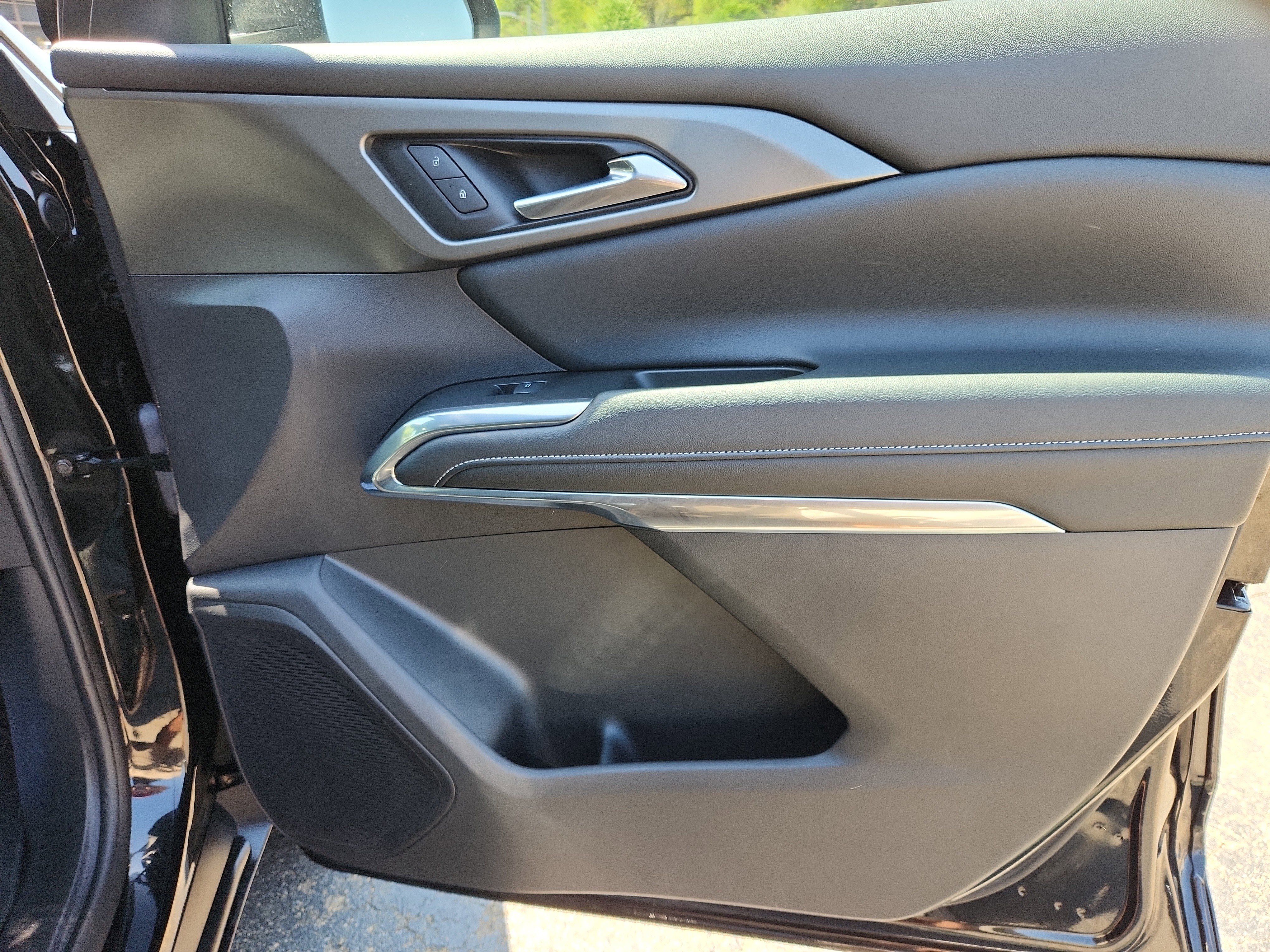 Used 2025 Chevrolet Traverse LT image 39