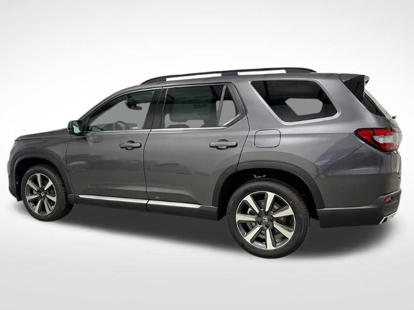 Used 2024 Honda Pilot Touring image 2