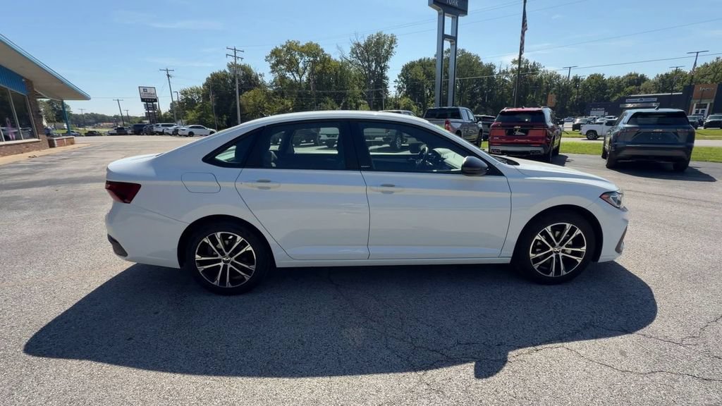Used 2025 Volkswagen Jetta Sport FWD image 9