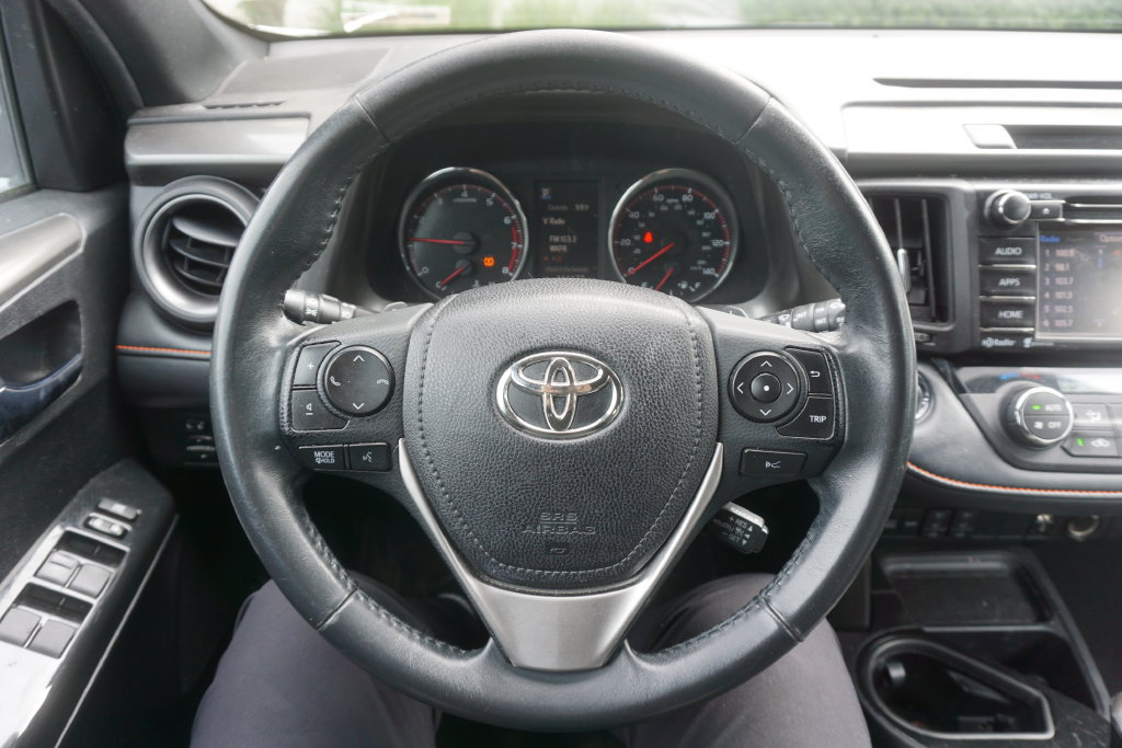Used 2018 Toyota RAV4 SE w/ Power Extra Value Package AWD/4WD image 3
