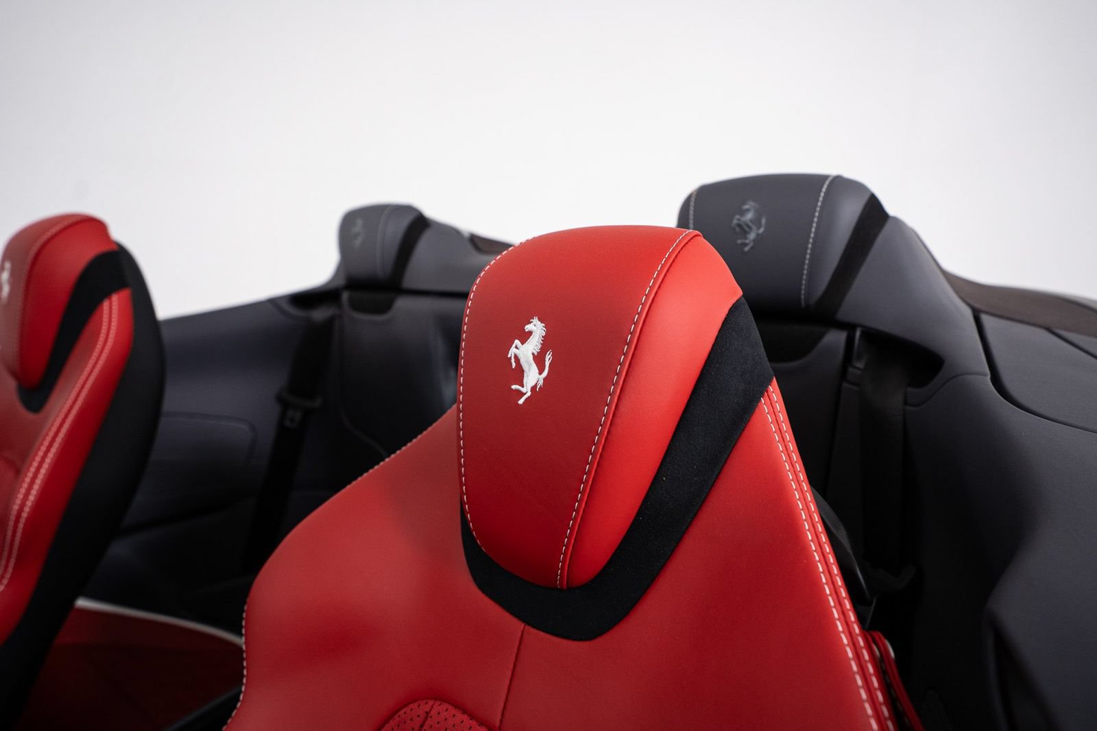 Certified 2025 Ferrari Roma Spider RWD image 27