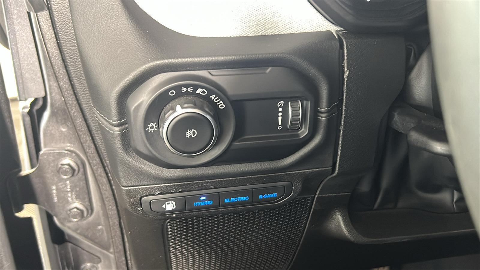 Used 2024 Jeep Wrangler Unlimited Sahara w/ Safety Group AWD/4WD image 23