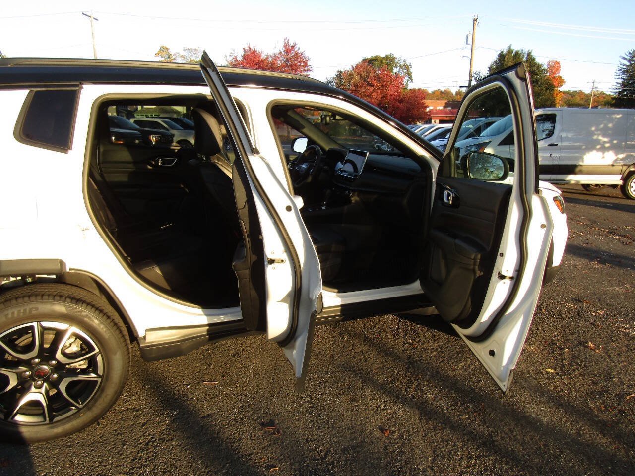 Used 2025 Jeep Compass Trailhawk AWD/4WD image 22