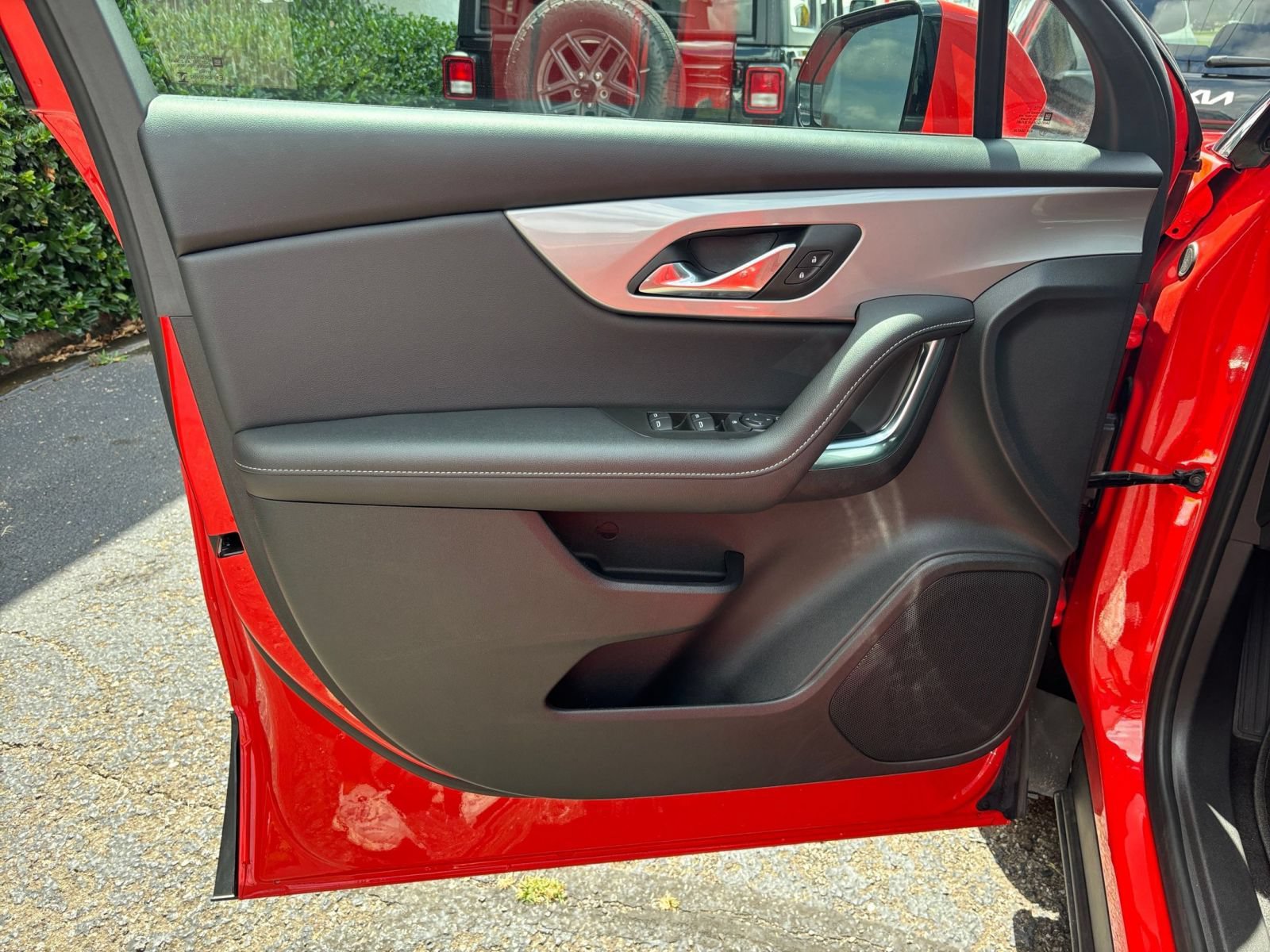 Used 2025 Chevrolet Blazer LT FWD image 18