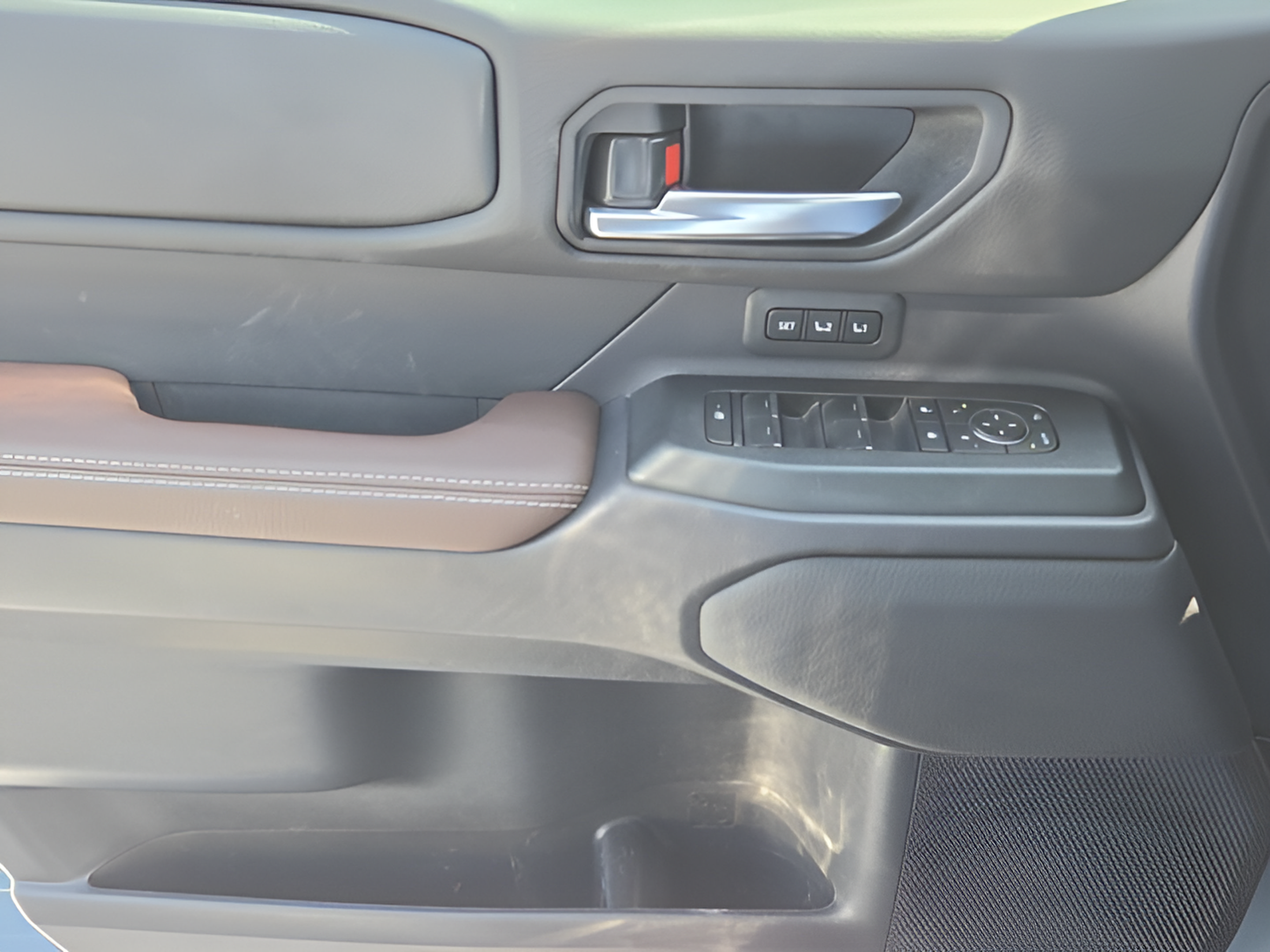 Used 2025 Toyota Land Cruiser w/ Premium Package AWD/4WD image 29