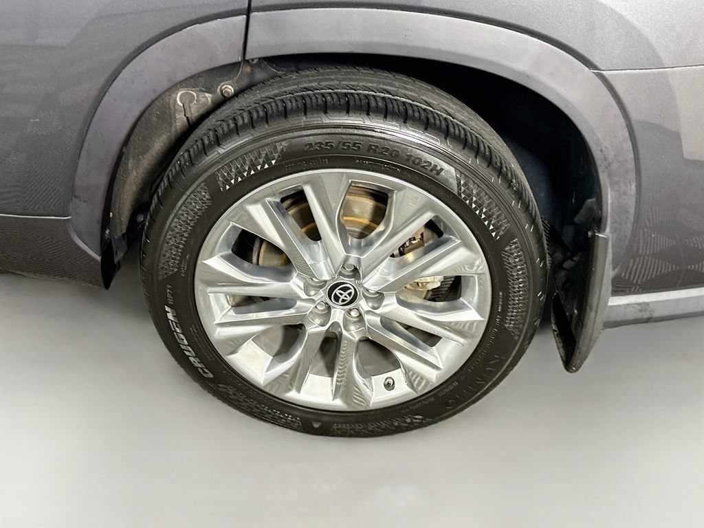 Certified 2021 Toyota Highlander Limited AWD/4WD image 40