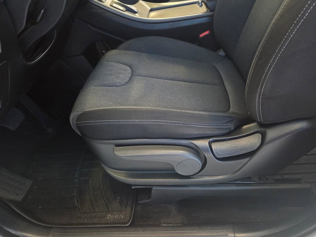 Used 2022 Hyundai Palisade SE image 16