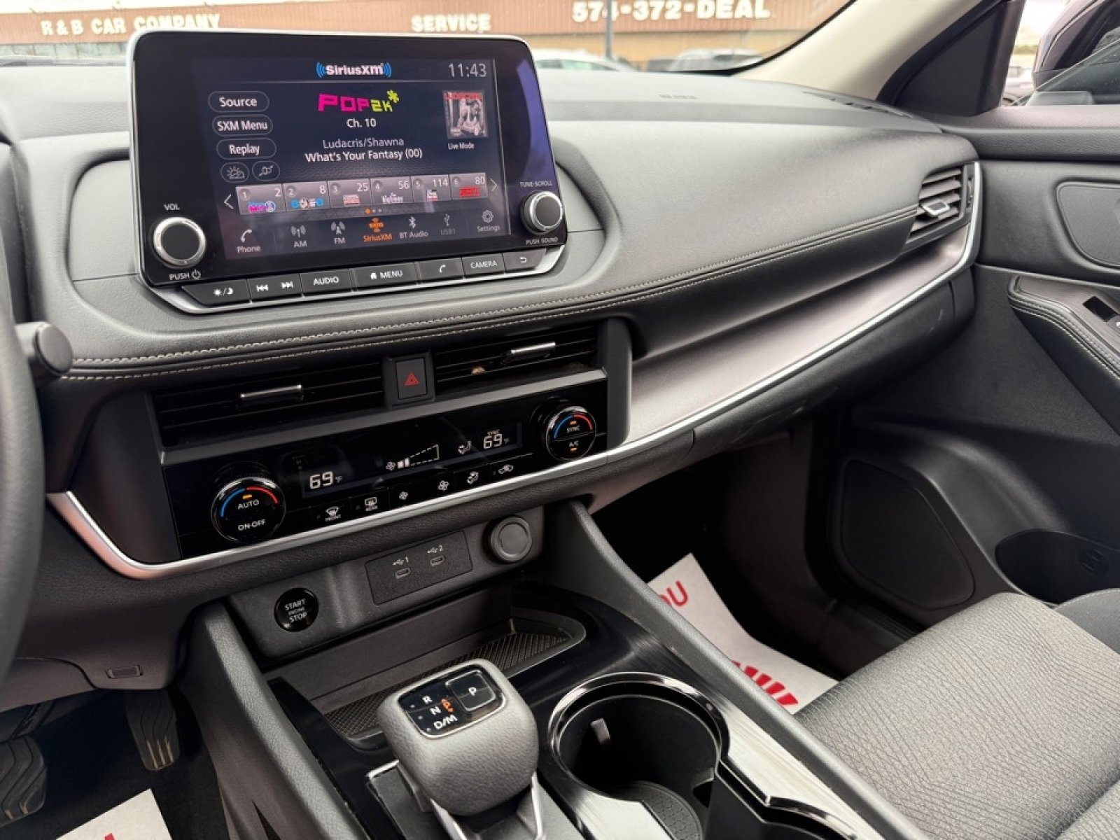 Used 2024 Nissan Rogue SV image 31