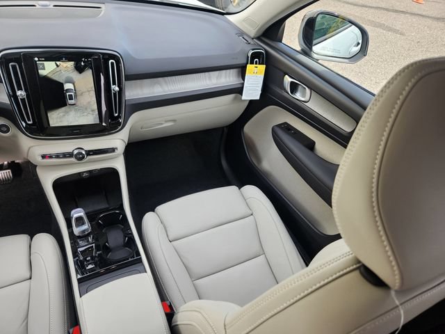New 2026 Volvo XC40 B5 Plus w/ Protection Package Premier AWD/4WD image 12