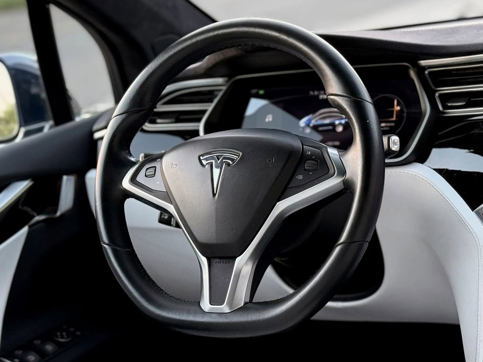 Used 2017 Tesla Model X 75D image 12