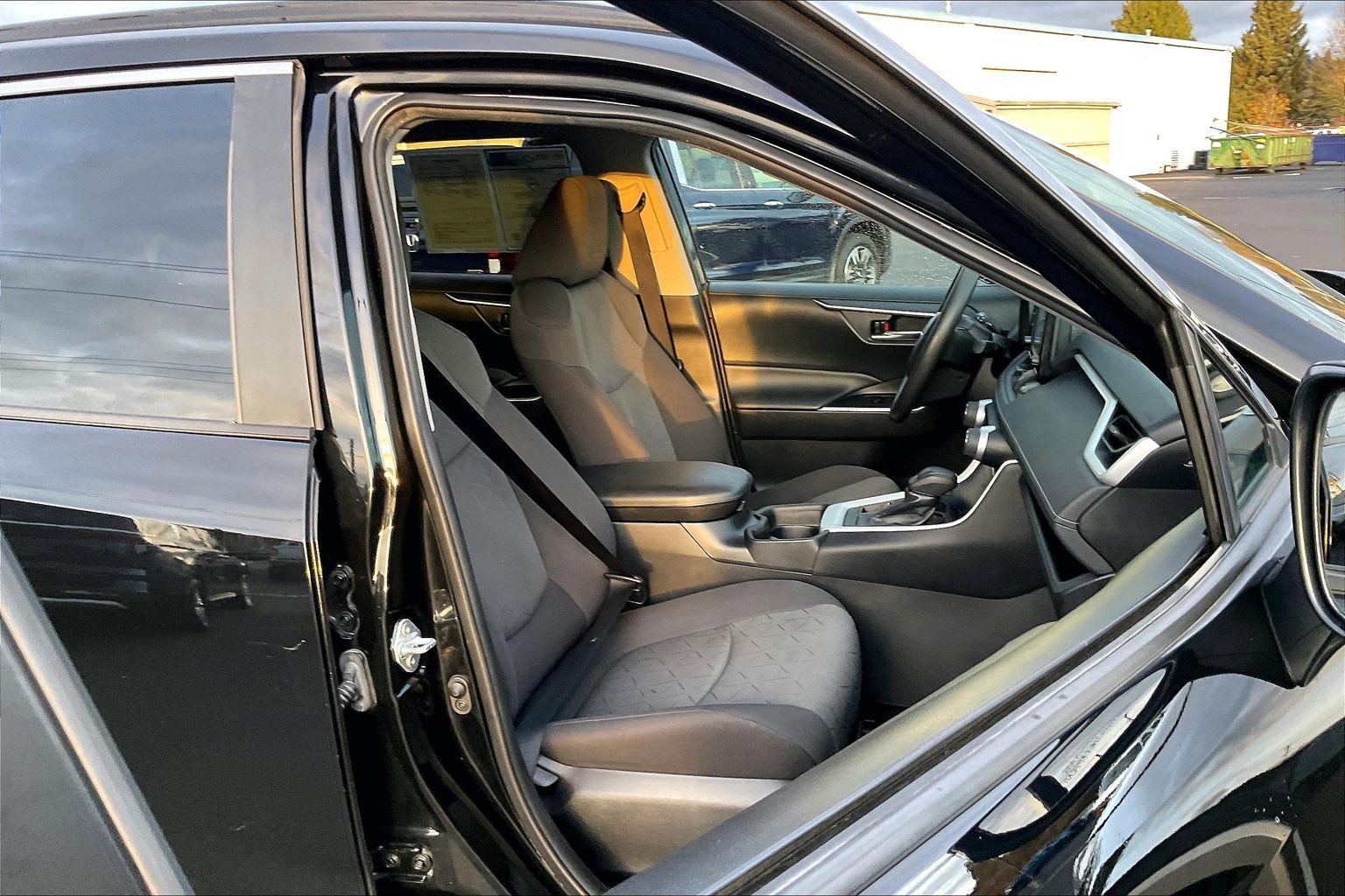 Used 2021 Toyota RAV4 XLE image 7