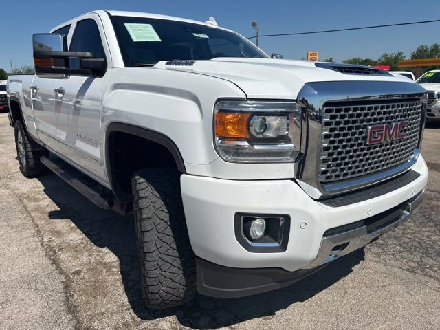 Used 2017 GMC Sierra 2500 Denali w/ Duramax Plus Package AWD/4WD image 15