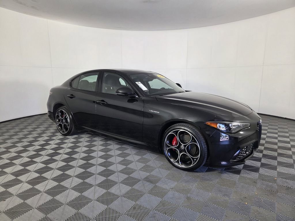 Used 2024 Alfa Romeo Giulia Veloce image 5