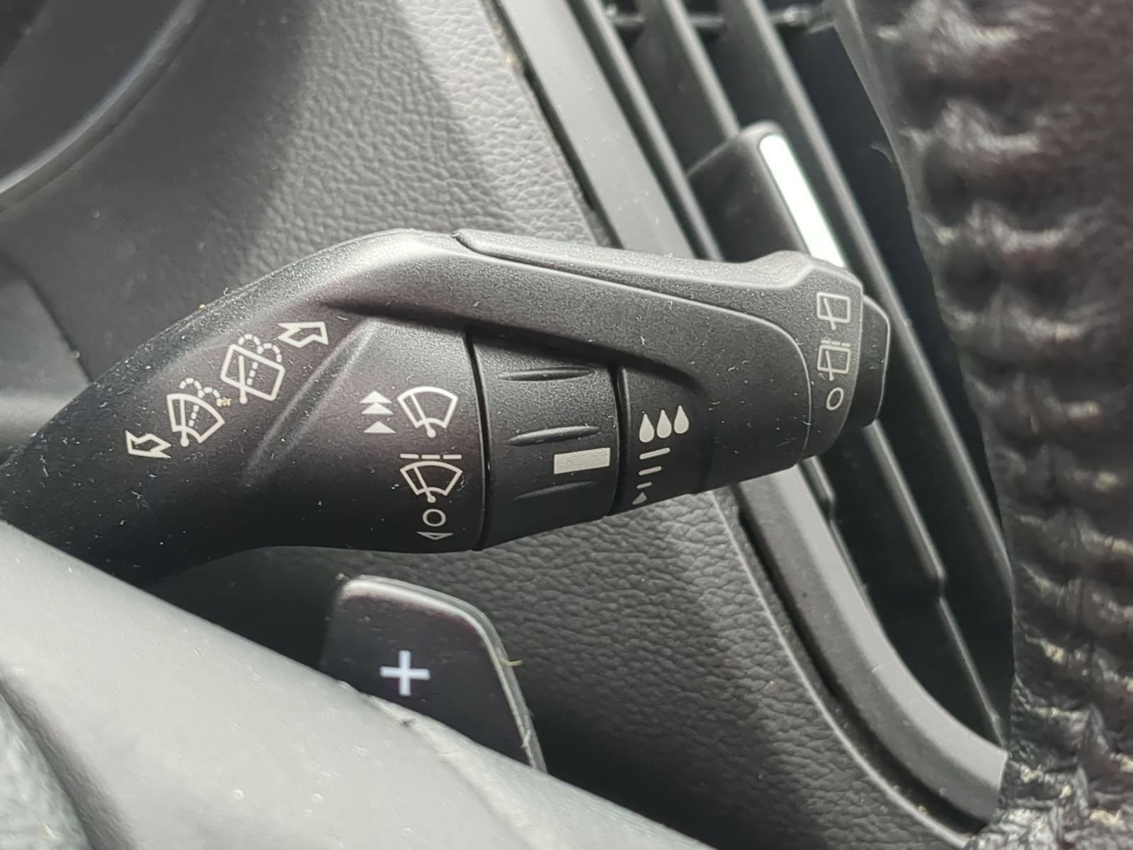 Used 2017 Ford Escape Titanium image 29