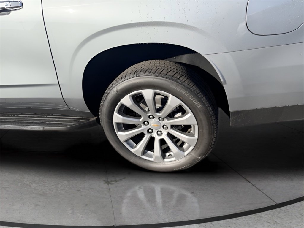 New 2026 Chevrolet Suburban Premier image 9