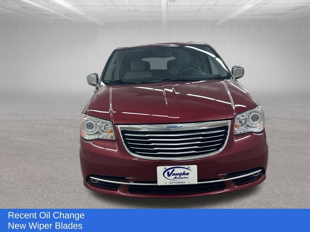 Used 2014 Chrysler Town & Country Limited image 5