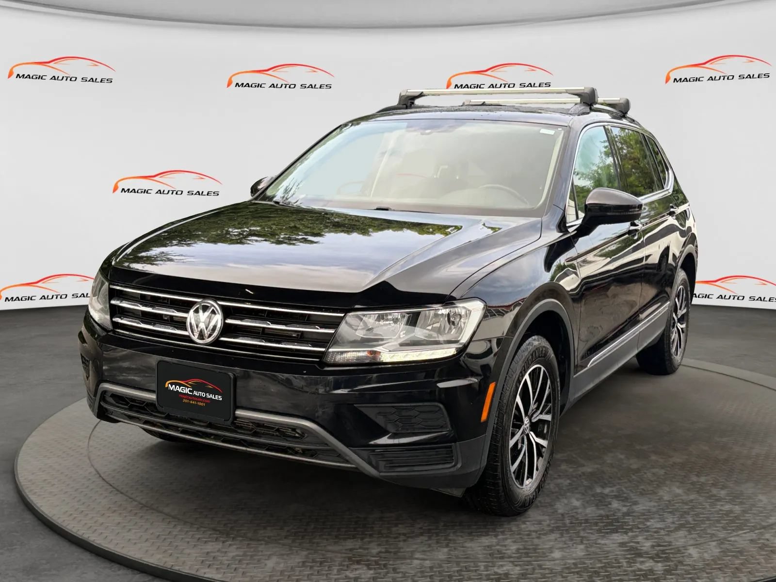 Used 2021 Volkswagen Tiguan SE w/ Panoramic Sunroof Package AWD/4WD image 1
