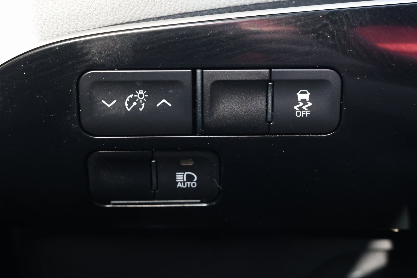 Used 2022 Toyota Prius L Eco image 23