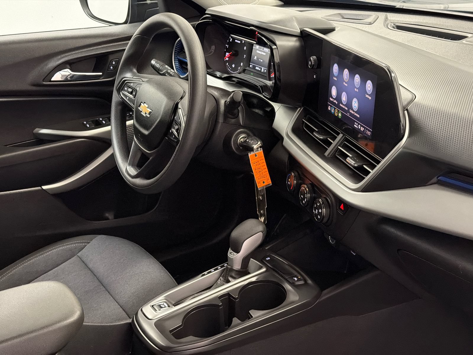 Used 2024 Chevrolet Trax LS w/ LS Convenience Package FWD image 9