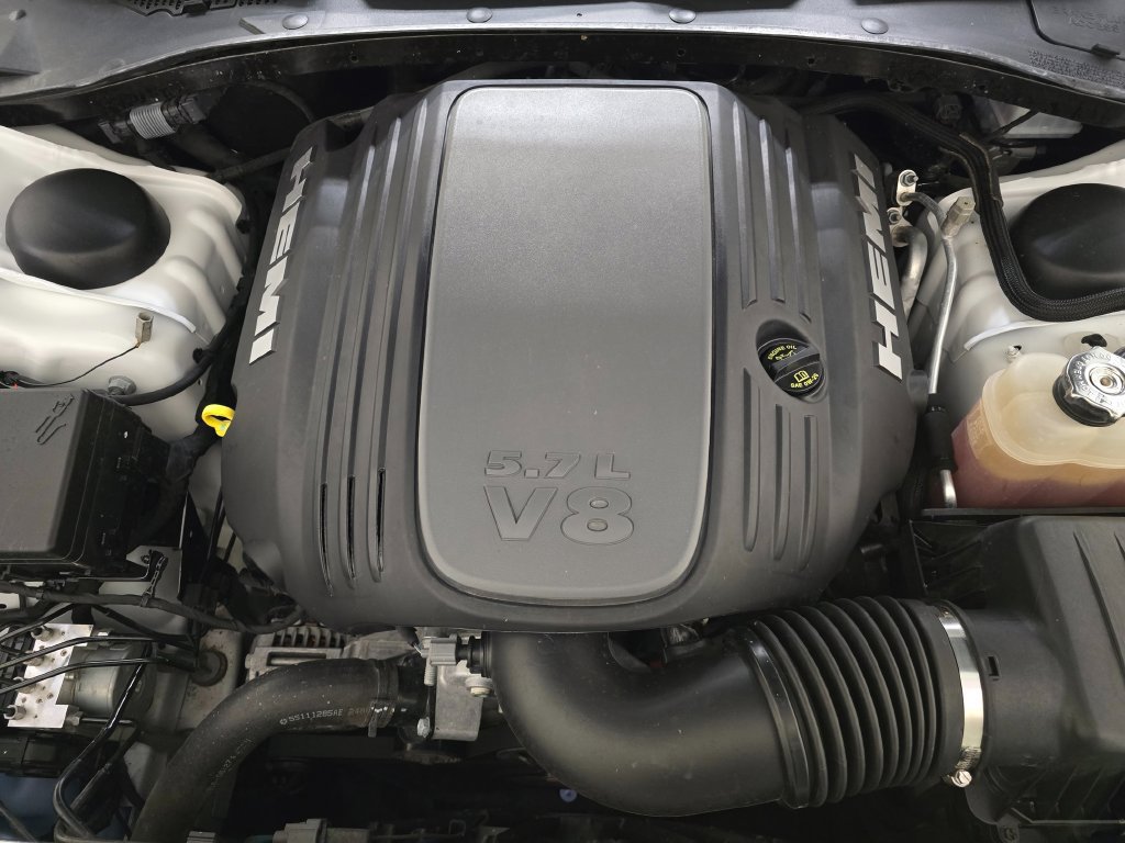Used 2023 Dodge Charger R/T w/ Plus Group RWD image 13