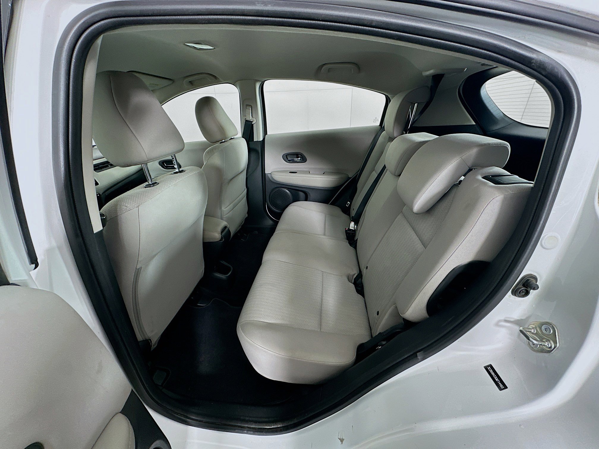 Used 2016 Honda HR-V LX image 25