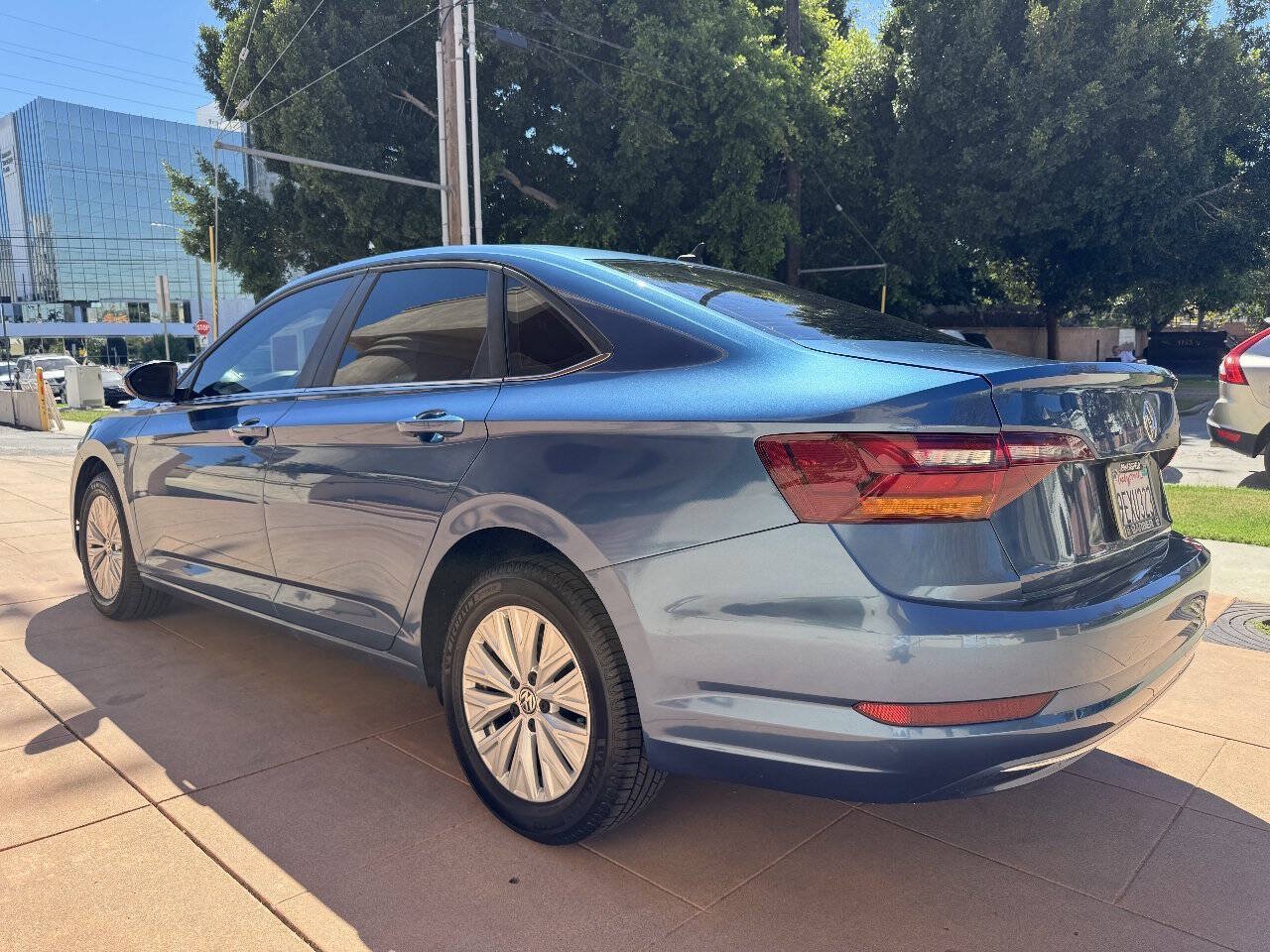 Used 2019 Volkswagen Jetta R-Line FWD image 4