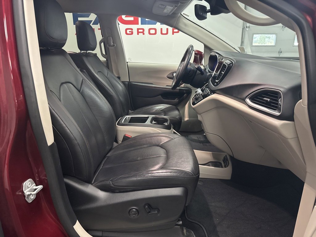 Used 2020 Chrysler Pacifica Touring-L Plus image 34