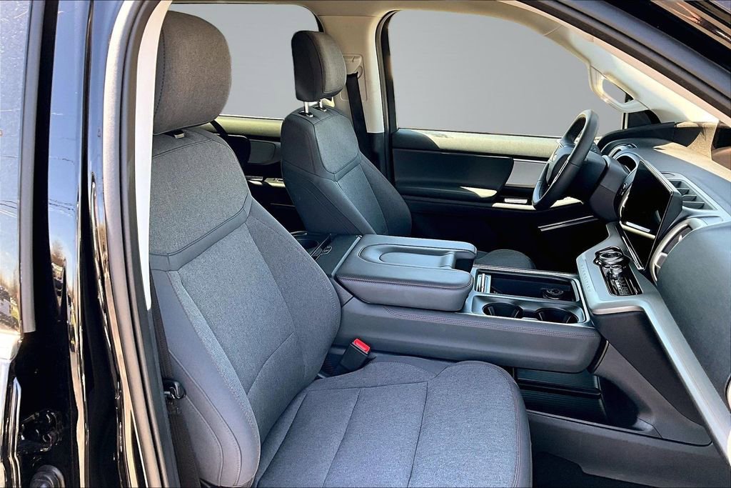 Used 2025 Ford Expedition Active image 30