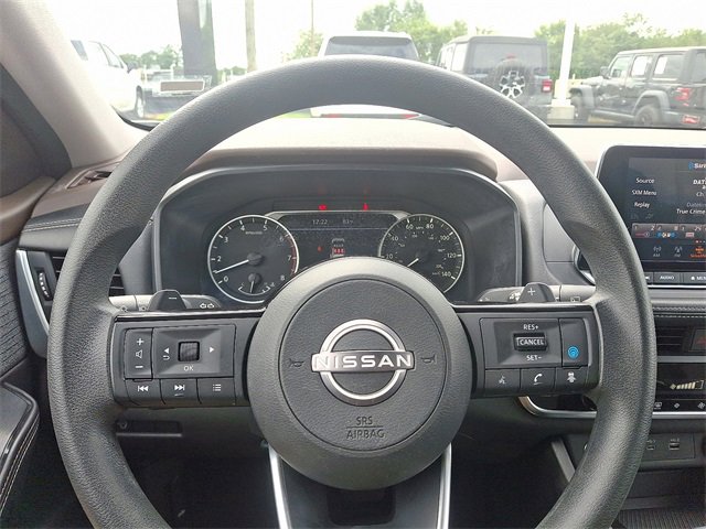 Used 2023 Nissan Rogue SV image 17