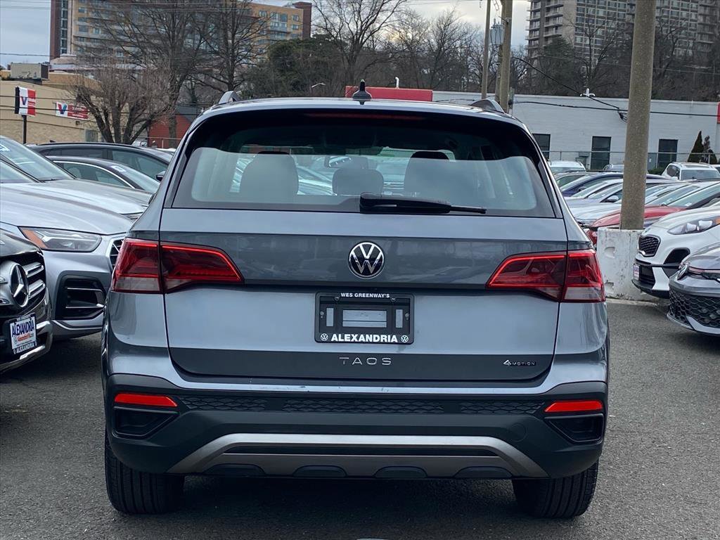 Certified 2022 Volkswagen Taos S image 4