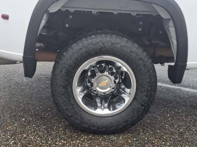 Used 2024 Chevrolet Silverado 3500 LT image 9