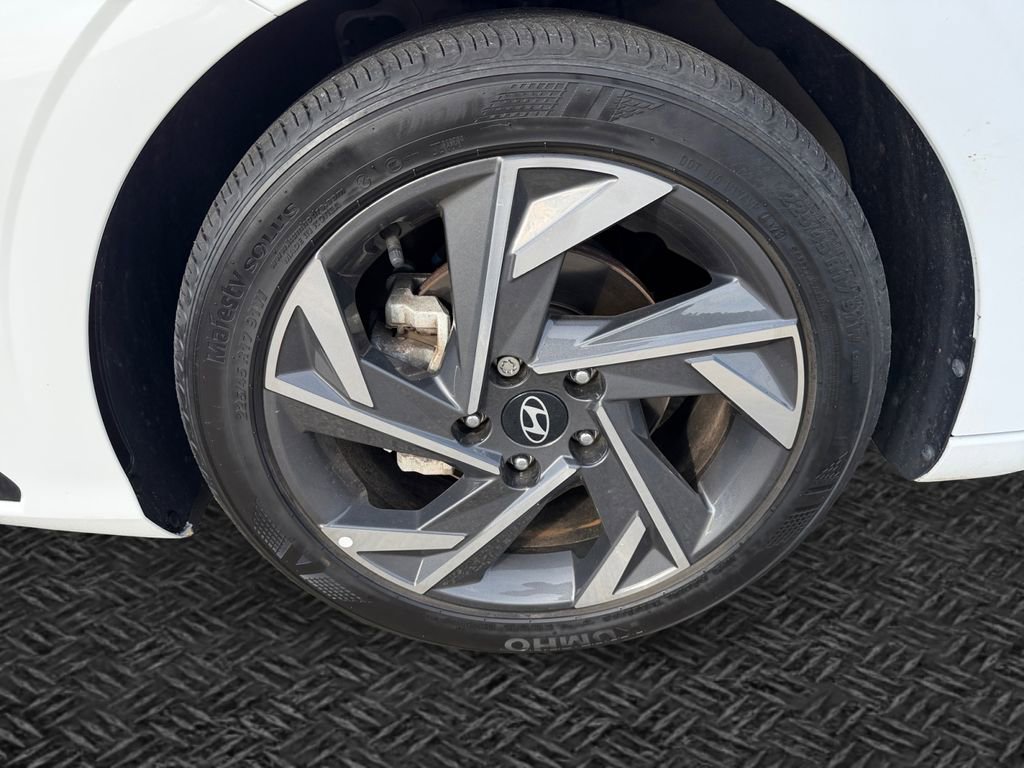 Used 2024 Hyundai Elantra Limited image 11