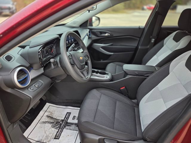 Used 2025 Chevrolet Trax LS w/ LS Convenience Package image 22