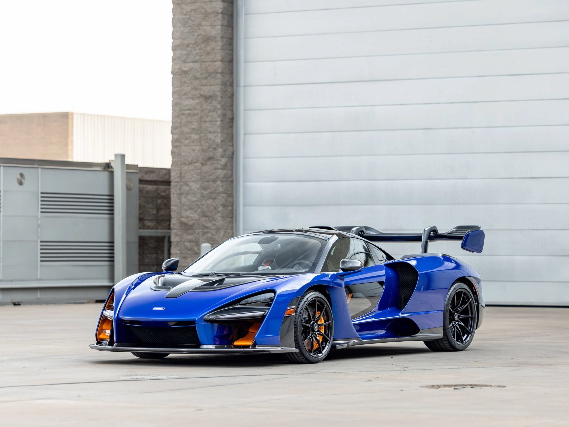 Used 2019 McLaren Senna RWD image 4