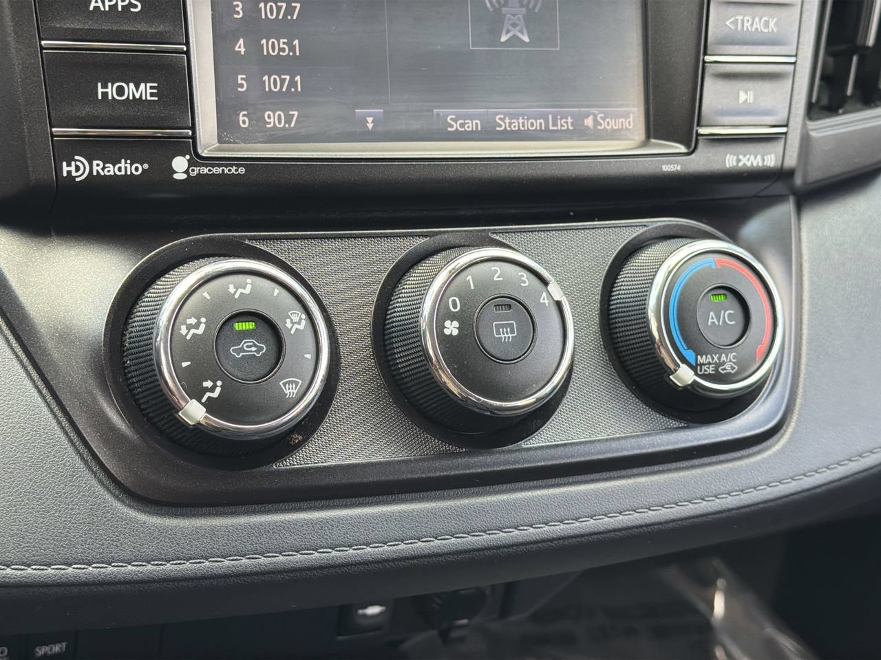 Used 2017 Toyota RAV4 LE FWD image 21