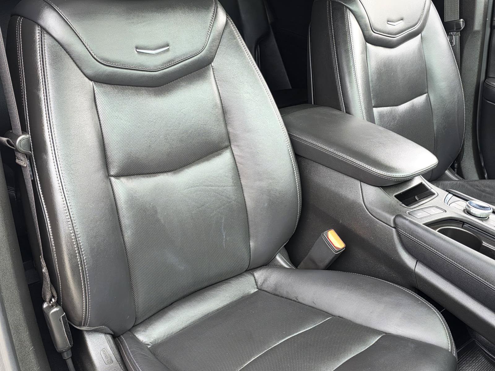 Used 2022 Cadillac XT6 Premium Luxury w/ Technology Package FWD image 16